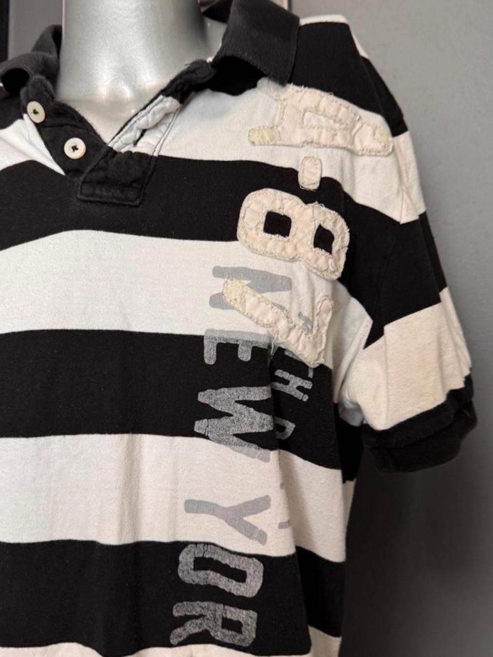 ❌SOLD❌Aeropostale Vintage Y2K Black/White Striped Polo - Picture 2 of 4